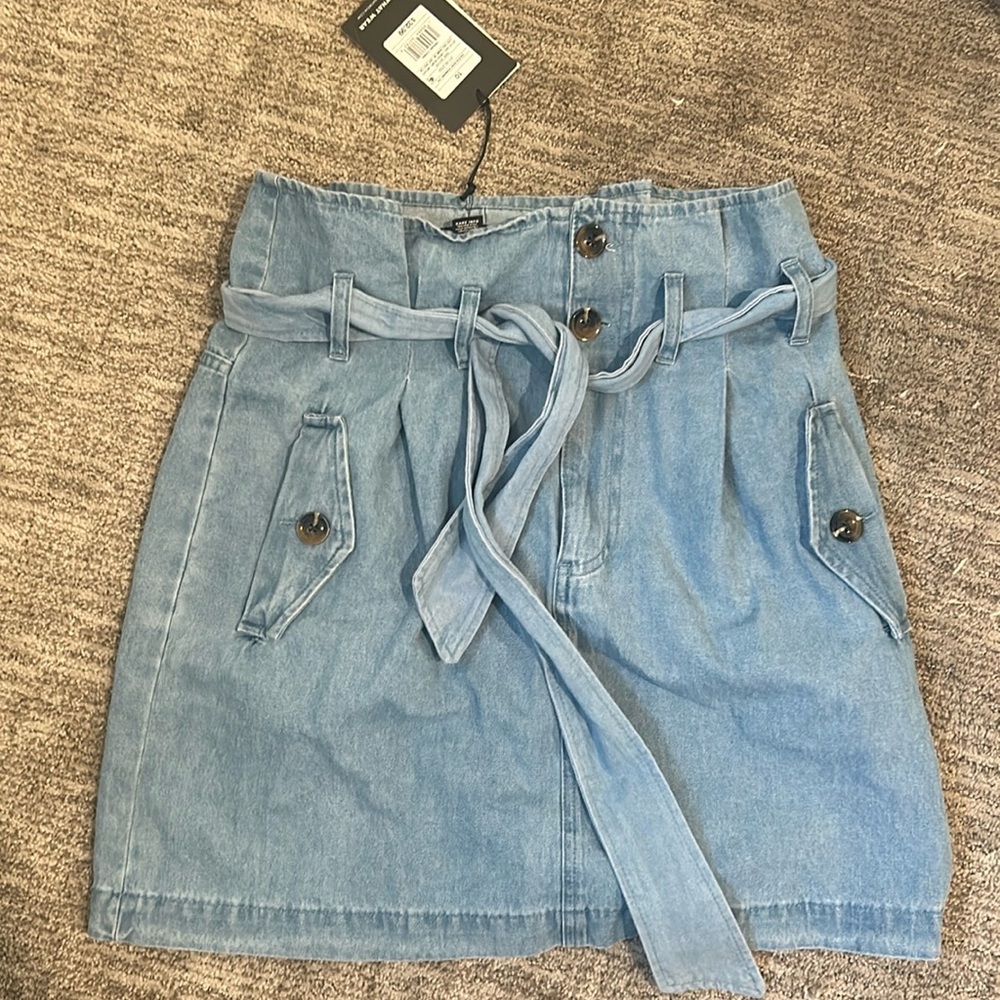 size 10 high waisted demin skirt with belt